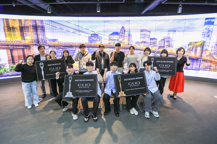 [부산=뉴시스] 동서대학교는 지난해 세계 3대 광고제 석권에 이어 올해도 광고계의 오스카상이라 불리는 '클리오 어워즈'(CLIO Awards)에서 은상(Silver Award) 2개팀과 동상(Bronze Award) 1개팀이 수상했다고 12일 밝혔다. (사진=동서대 제공) *재판매 및 DB 금지