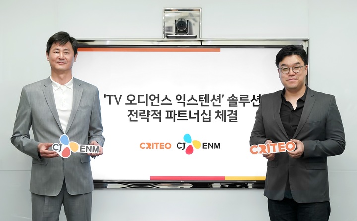 CJ ENM 이상무 미디어솔루션본부장(왼쪽), 크리테오코리아 김도윤 대표