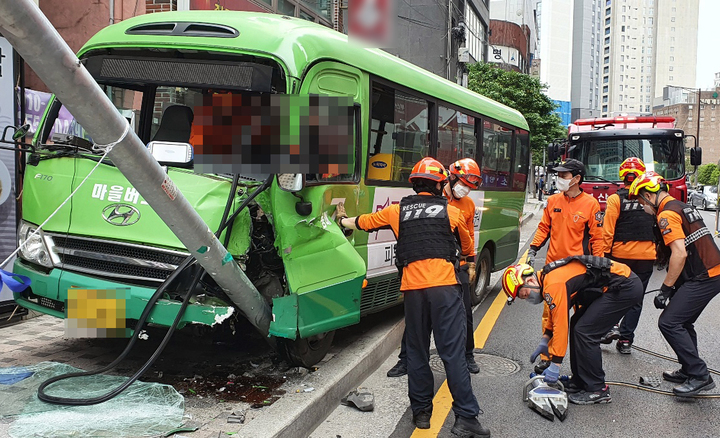 마포구서 마을버스 전신주 추돌…인명피해 없어