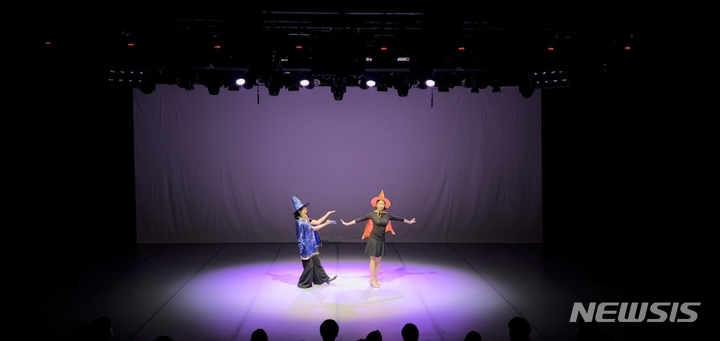 [전주=뉴시스]윤난슬 기자 = 전북대학교 무용학과가 발레를 기반으로 학생들이 공연을 직접 기획·제작하면서 창의성을 키울 수 있도록 지원하는 사업을 시작한다.(사진=전북대 제공)