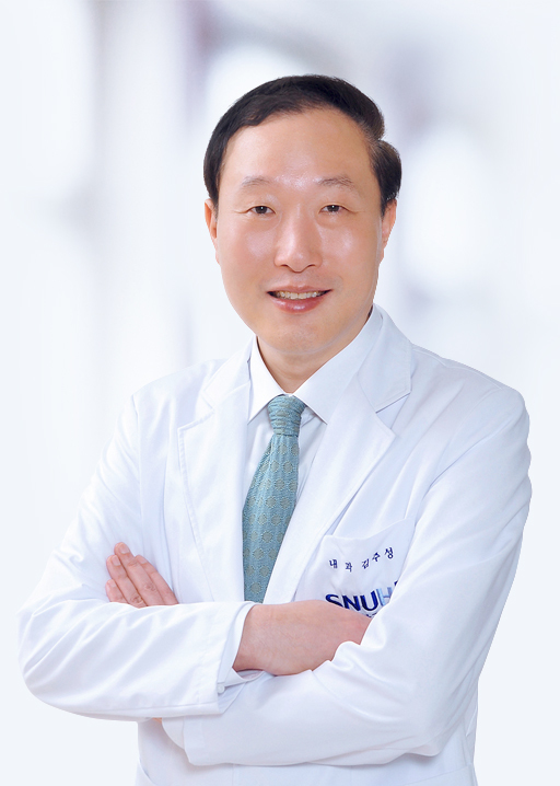 [서울=뉴시스] 양소리 기자 = 윤석열 대통령은 주치의로 김주성(사진) 서울대 의대 소화기내과 교수를 위촉했다고 16일 밝혔다. 김 교수는 1989년 서울대 의대를 졸업한 뒤 서울대 암병원 소화기내시경센터장, 서울대병원 기획부실장, 서울대병원 강남센터 원장 등을 역임했다. (사진=대통령실 제공) 2022.05.16. sound@newsis.com *재판매 및 DB 금지