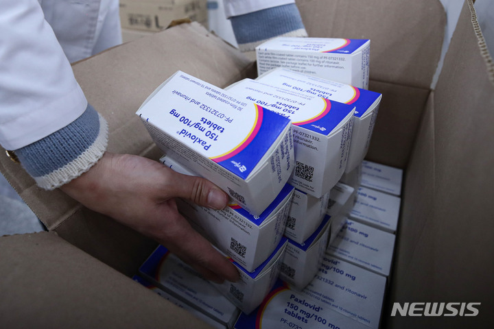 앞으로 코로나19 먹는 치료제로 '팍스로비드'만 사용