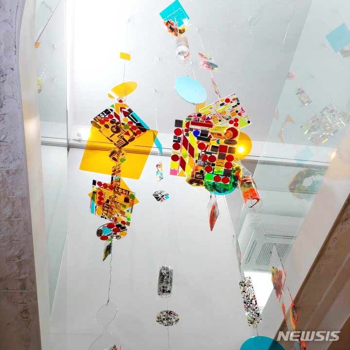 [대구=뉴시스] 이혜수, Falling in, 2020, mixed media, variable size (사진 = 대구 신세계갤러리 제공)