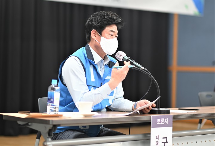 '어르신 복지정책'에 대한 공식 입장 밝히는 구자열 더불어민주당 원주시장 후보. *재판매 및 DB 금지