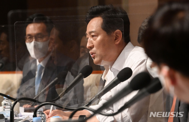 [서울=뉴시스] 국회사진기자단 = 오세훈 국민의힘 서울시장 후보가 17일 서울 중구 프레스센터에서 열린 관훈토론회에서 모두발언을 하고 있다. 2022.05.17. photo@newsis.com