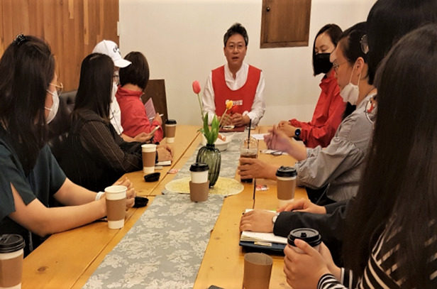 '맘스홀릭' 맘카페 간담회에 참석한 박정하 국민의힘 원주갑 국회의원 후보. *재판매 및 DB 금지