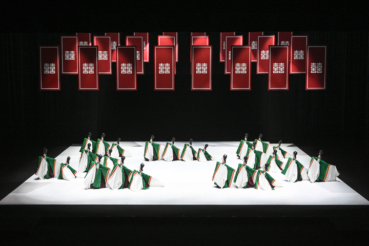 [서울=뉴시스]지난 18일 세종문화회관 대극장에서 열린 프레스콜에서 선보인 서울시무용단 '일무' 2막 공연 장면. (사진=세종문화회관 서울시무용단 제공) 2022.05.19. photo@newsis.com  *재판매 및 DB 금지