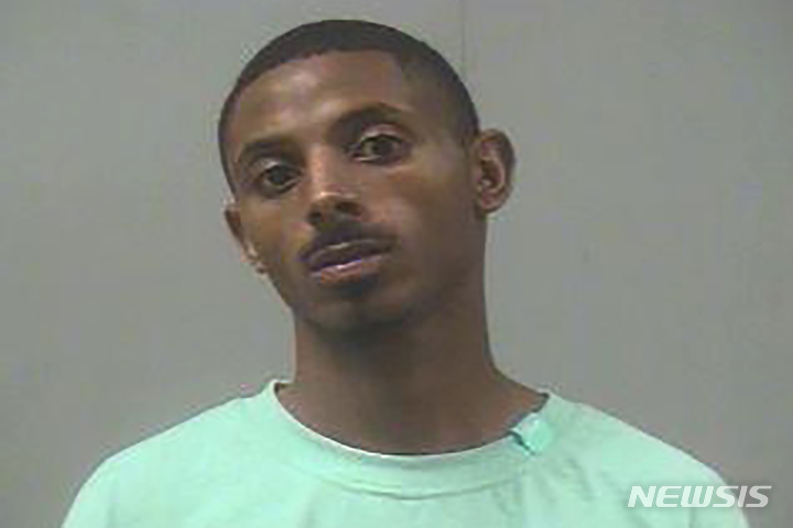 [AP/뉴시스]텍사스주 댈러스 코리아타운 미용실에서 발생한 총격 사건 용의자인 36세 흑인 남성 제러미 세런 스미스. 2022.05.18