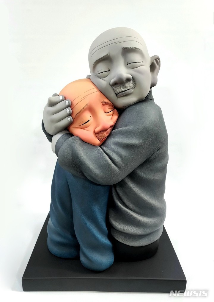 [서울=뉴시스]박진성, 괜찮다괜찮다, 36x48x75cm, Acrylic on frp, 2021