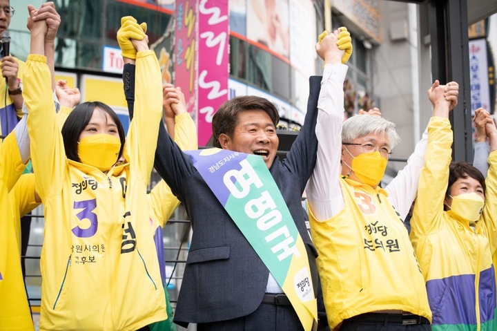 지방선거 첫 날 창원에서 유세중인 정의당. 가운데는 여영국 경남도지사 후보 *재판매 및 DB 금지