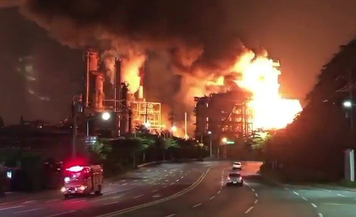 [서울=뉴시스] 지난 2022년 5월 19일 울산시 울주군 에쓰오일 온산공장에서 발생한 폭발·화재 사고 현장. (사진=독자 제공 영상 캡쳐) 2022.05.19. photo@newsis.com *재판매 및 DB 금지