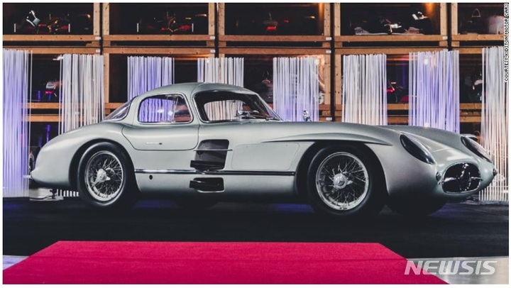 [서울=뉴시스]세계 최고가 차, 1995년형 벤츠 300 SLR 올렌하우트 쿠페. (사진 = CNN 홈페이지 캡처) 2022.05.20.photo@newsis.com