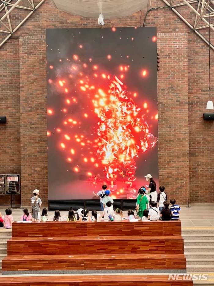 [대구=뉴시스] 이지연 기자 = 물질과 세상 '불'. (사진=국립대구박물관 제공) 2022.05.21. photo@newsis.com