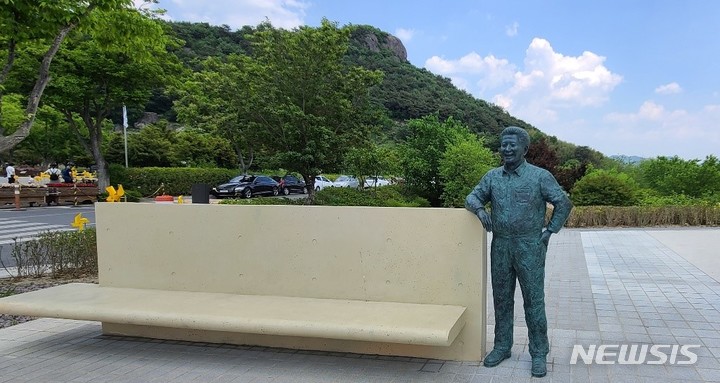 깨어있는시민 문화체험전시관 노무현 전 대통령 동상