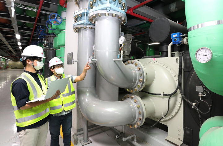 [서울=뉴시스] LG유플러스가 인터넷데이터센터(IDC) 에너지 효율화를 통해 289만 그루의 소나무 숲 조성 효과를 달성했다. (사진=LG유플러스) 2022.5.23 *재판매 및 DB 금지