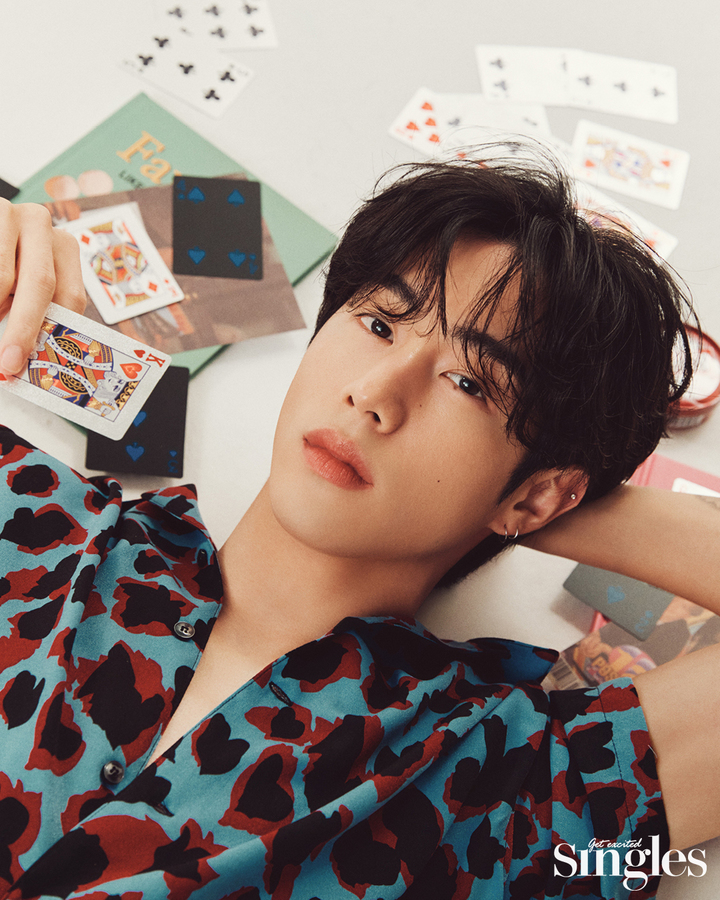 [서울=뉴시스] 갓세븐 마크 '싱글즈' 화보 사진. 2022.05.23. (싱글즈 제공) photo@newsis.com *재판매 및 DB 금지