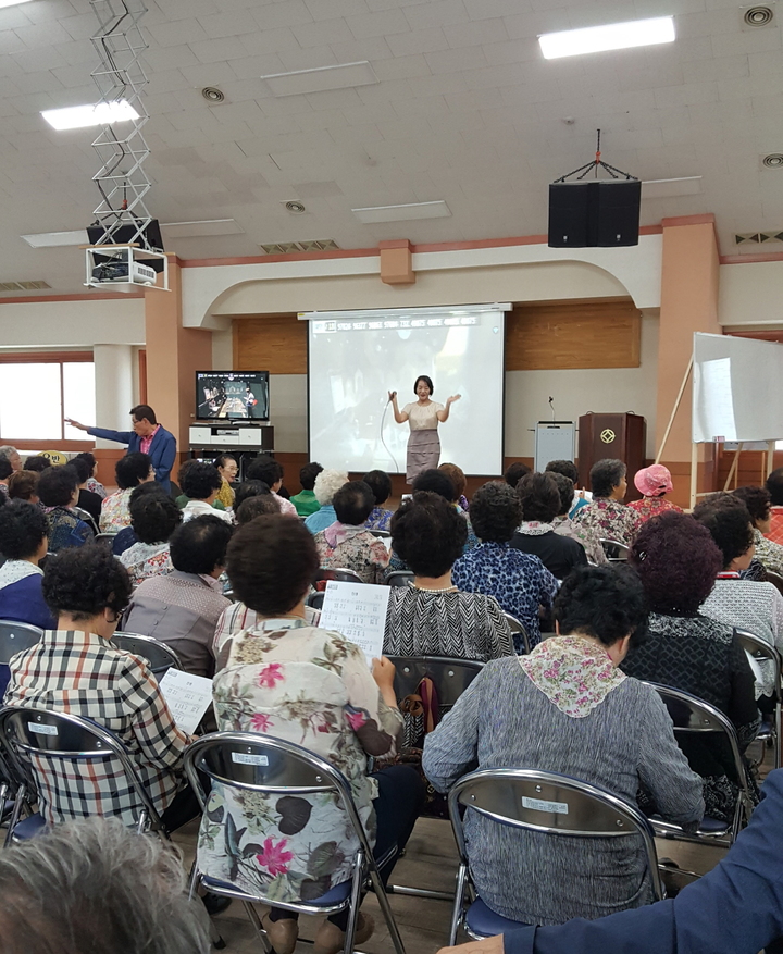 [진주=뉴시스] 진주시 노인대학 개강식. *재판매 및 DB 금지