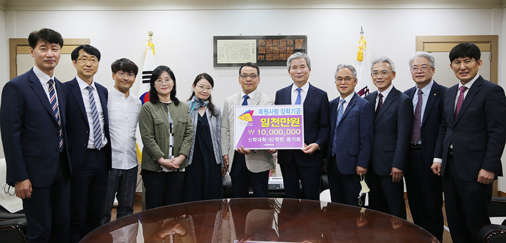 목원대 권혁대(오른쪽 다섯번째) 총장과 참석자들 *재판매 및 DB 금지