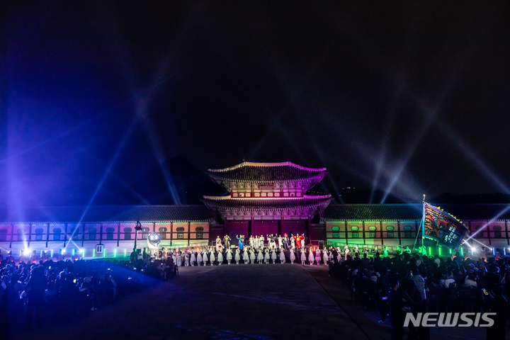[서울=뉴시스] '2022 봄 궁중문화축전 개막제'. (사진=한국문화재재단 제공) 2022.05.24. photo@newsis.com *재판매 및 DB 금지