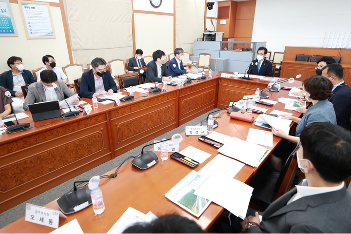 [청주=뉴시스] 영동~진천 고속도로 연계 지역개발 기본구상 연구용역 착수보고회. (사진=충북도 제공) photo@newsis.com *재판매 및 DB 금지