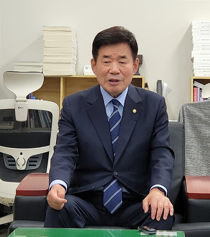 김진표 국회의장 후보 "제갈공명 노영민 뽑으면 후회 안해"