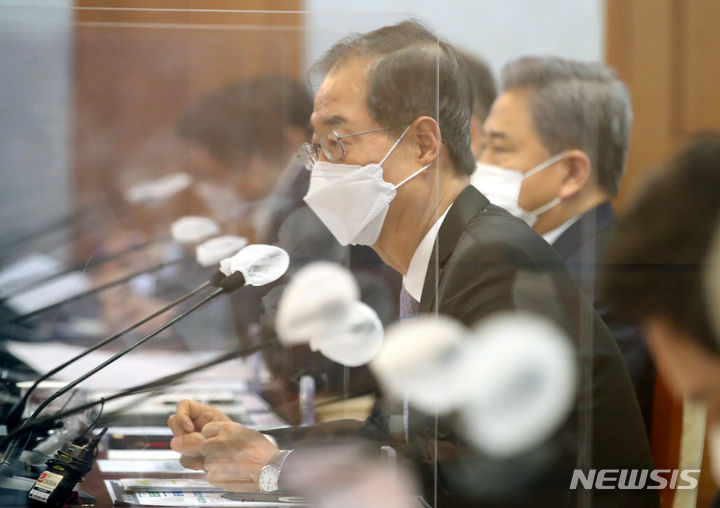 [서울=뉴시스] 김명원 기자 = 한덕수 국무총리가 24일 오전 서울 종로구 정부서울청사에서 열린 규제혁신장관회의를 주재하며 발언하고 있다. 2022.05.24. kmx1105@newsis.com