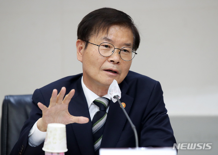 [서울=뉴시스] 고범준 기자 = 이정식 고용노동부 장관. 2022.05.24. bjko@newsis.com