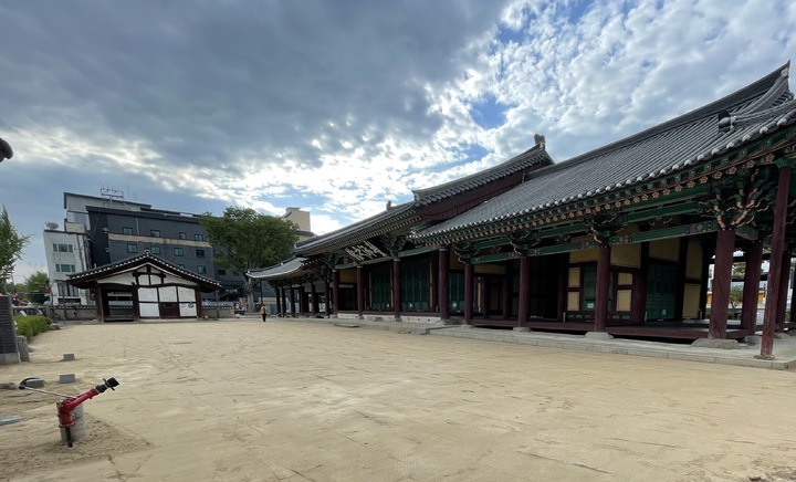 [전주=뉴시스] 한훈 기자 = 전북 전주시는 풍패지관에 대한 3년간의 해체보수와 매장문화재 발굴조사를 마무리하고 매일 오전 9시부터 오후 6시까지 개방한다고 25일 밝혔다.(사진=전주시 제공).2022.05.25. photo@newsis.com *재판매 및 DB 금지