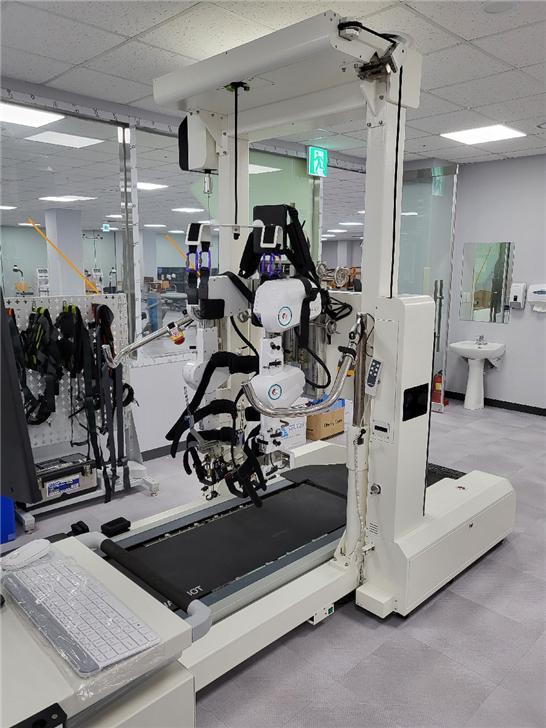 [서울=뉴시스] 보행보조 로봇. 2022.05.26. (사진=국가보훈처 제공) *재판매 및 DB 금지