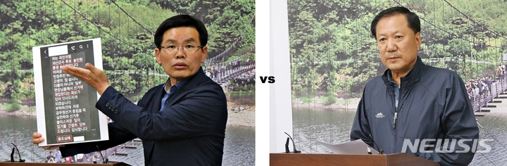 [괴산=뉴시스] 강신욱 기자 = 더불어민주당 이차영 충북 괴산군수 후보 측 정성엽(왼쪽) 공동선거대책본부장과 국민의힘 송삼헌 괴산군수 후보 동생인 송삼헌씨가 26일 괴산군청에서 잇달아 기자회견을 하고 있다. 2022.05.26. ksw64@newsis.com 