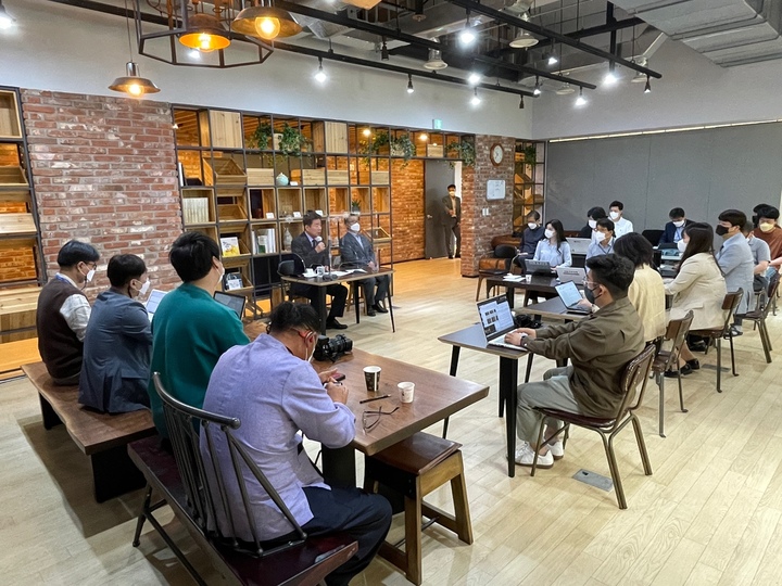 [홍성=뉴시스] 차기 국회의장으로 선출된 더불어민주당 김진표 의원이 충남도청 프레스센터에서 기자간담회를 갖고 양승조 도지사 후보에 대한 지지를 호소하고 있다.&nbsp; *재판매 및 DB 금지