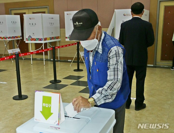 충북 지선 사전투표 이틀째 낮 12시 4.43%…누적 투표율 15.5%