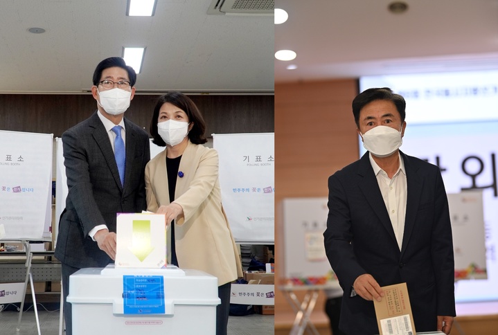 [홍성=뉴시스] 유효상 기자 = 6.1전국동시지방선거 사전투표가 27~28일 이틀간 실시되고 있는 가운데 더불어민주당 양승조(부인 남윤자씨), 국민의힘 김태흠 충남도지사 후보가 첫날 천안에서 각각 사전투표를 하고 있다. (사진=후보 캠프 제공) 2022.05.27 photo@newsis.com *재판매 및 DB 금지