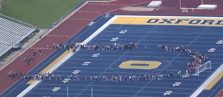 26일 USA투데이에 따르면 워싱턴 등 전국 34개 주 이상에서 학생들이 총기난사에 항의하고 총기 규제를 요구하는 시위에 나섰다. 사진은 미시간주 옥스퍼드 고교. 출처:NBC *재판매 및 DB 금지