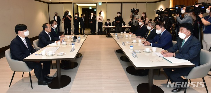 [서울=뉴시스] 이영환 기자 = 추경호 부총리 겸 기획재정부 장관이 27일 서울 중구 은행회관에서 열린 '기획재정부-금융기관 간담회'에 참석해 발언하고 있다. (공동취재사진) 2022.05.27. photo@newsis.com