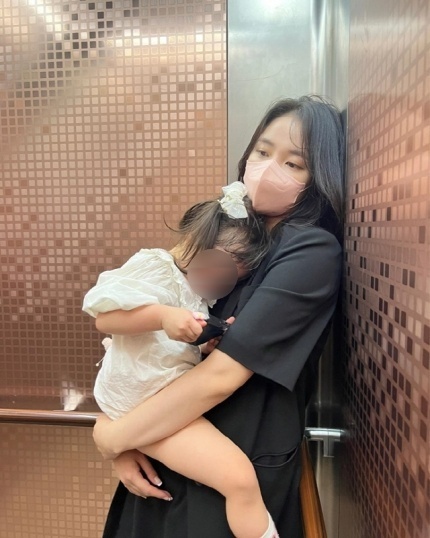 [서울=뉴시스] 최선정과 딸의 모습 2022.05.28 (=인스타그램 캡처) photo@newsis.com *재판매 및 DB 금지