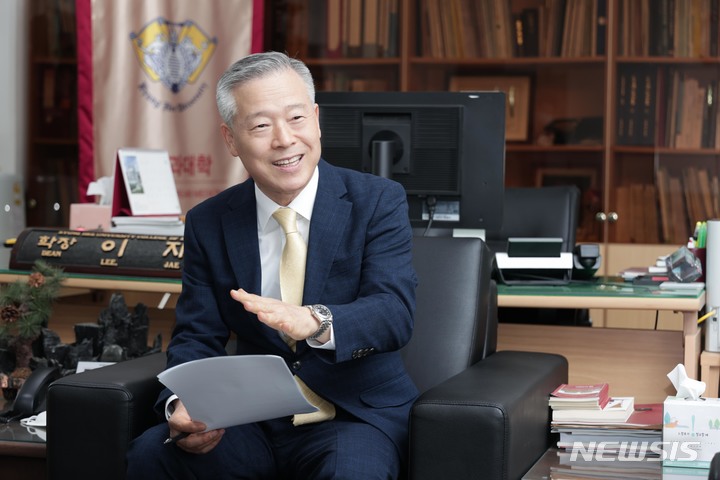 [서울=뉴시스]이재동 경희대 한의과대학 학장(비만센터 교수). (사진= 경희대병원 제공) 2022.08.31
