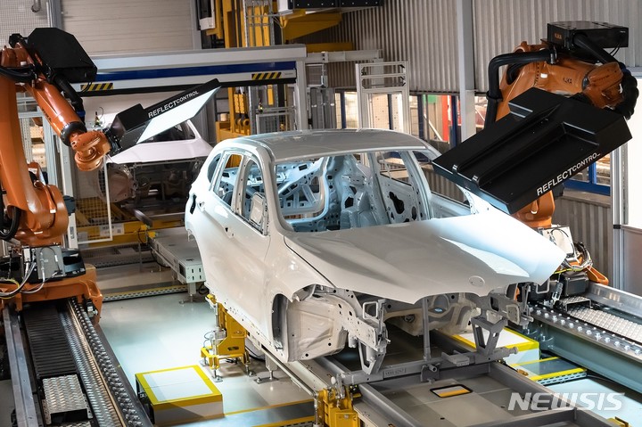 [서울=뉴시스]BMW그룹 레겐스부르크 공장의 자동화 검수 시스템.(사진=BMW그룹 제공) 2022.5.31 photo@newsis.com 