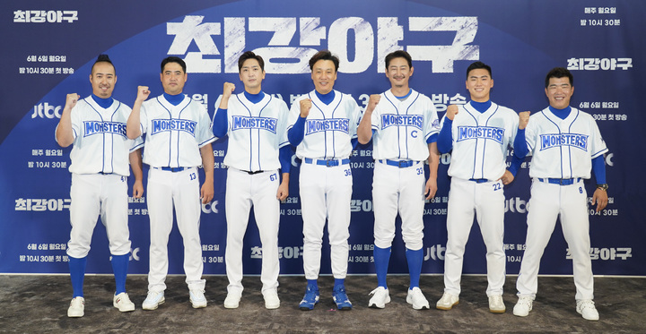 [서울=뉴시스]단체 사진. 2022.05.31. (사진=JTBC '최강야구' 제공) photo@newsis.com*재판매 및 DB 금지 *재판매 및 DB 금지