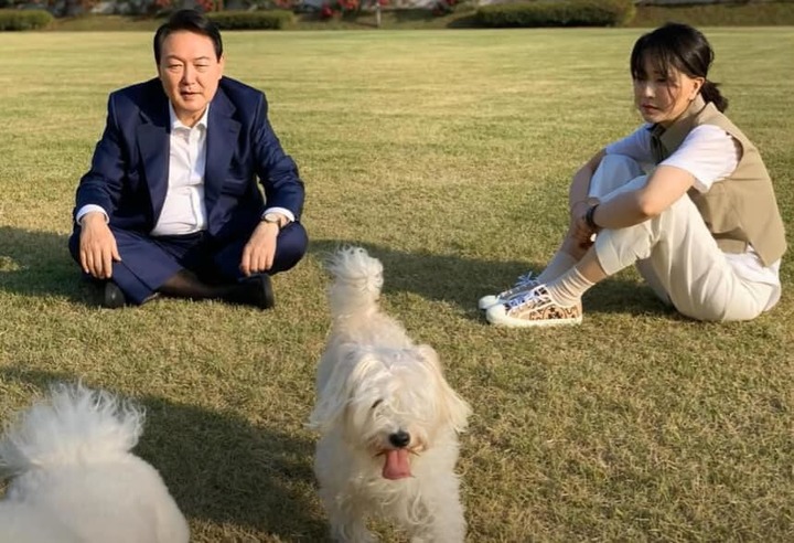 김건희 여사, 블라우스·신발·재킷까지…유독 애용한 브랜드는?