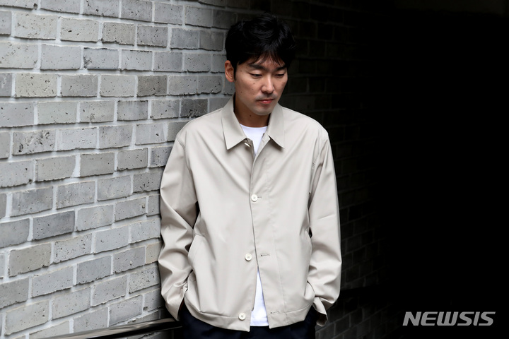 [서울=뉴시스] 박진희 기자 = 장편소설 '…스크롤!'의 정지돈 작가. 2022.06.06. pak7130@newsis.com