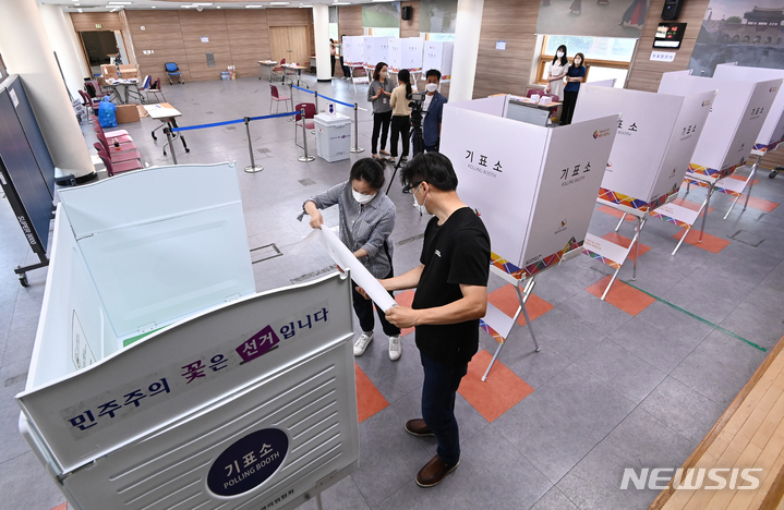 '6·1 강원의 선택' 18개 시·군 670곳 투표소에서 참정권 행사
