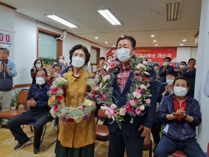 조근제(오른쪽) 함안군수 당선인 *재판매 및 DB 금지