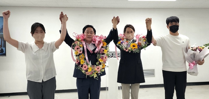 국민의힘 주광덕 남양주시장 당선인과 가족들.  (사진=주광덕선거사무소 제공) *재판매 및 DB 금지