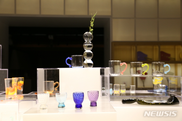 [전주=뉴시스]윤난슬 기자 = 한국전통문화전당은 전주공예품전시관이 여름 성수기를 맞아 '여름 담은 공예' 기획 상품전을 진행한다고 4일 밝혔다.(사진=전당 제공)