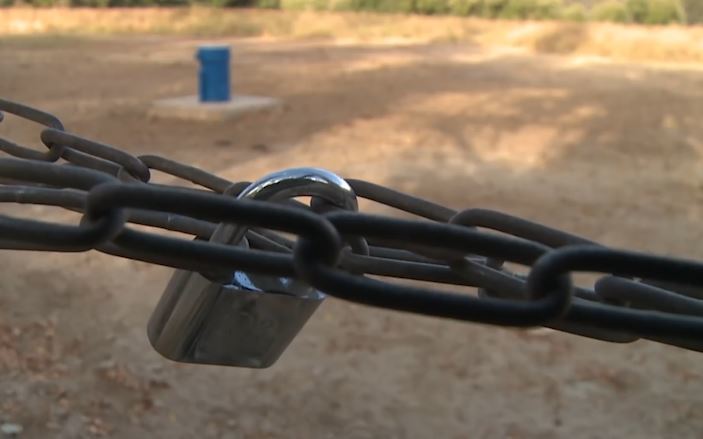 1일(현지시간) 영국 가디언에 따르면 2021년 말까지 4년 연속 최악의 가뭄이 이어진 칠레에서 국민 1900만 명의 절반 이상이 ‘심각한 물 부족’을 겪고 있으며 지난 4월엔 수도 산티아고에 유례없는 물 배급 계획이 선포됐다. 출처: Al Jazeera English *재판매 및 DB 금지