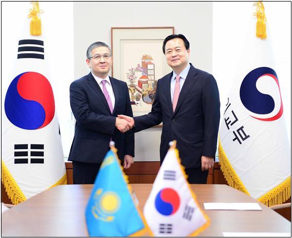 조현동 외교부 1차관은 2일 아딜 투르수노프 카자흐스탄 외교부 차관과 면담을 가졌다. (사진 = 외교부 제공) *재판매 및 DB 금지