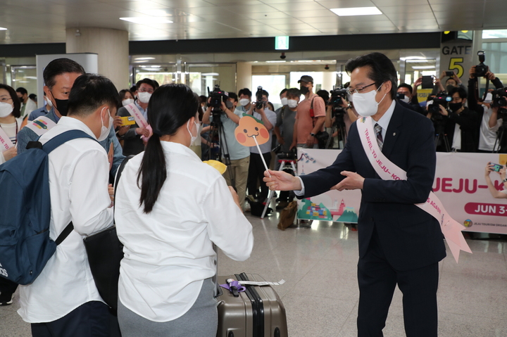 3일  오전 방콕에서 출발한 178명의 태국 단체 관광객들이 제주항공편으로 제주로 도착했다.  2022.006.03.  (자료=한국관광공사 제공) photo@newsis.com *재판매 및 DB 금지