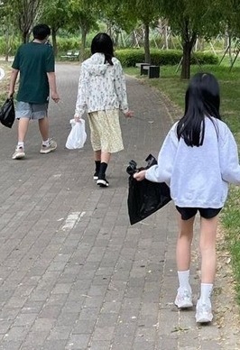 [서울=뉴시스] 고소영과 자녀들의 모습 2022.06.06 (=인스타그램 캡처) photo@newsis.com *재판매 및 DB 금지