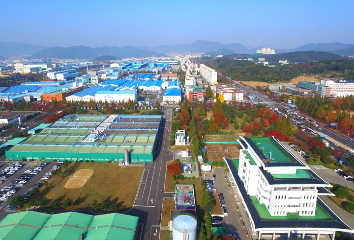 창원국가산단 전경. 오른쪽 아래 건물은 산단공 경남지역본부 청사.(사진=뉴시스DB) *재판매 및 DB 금지